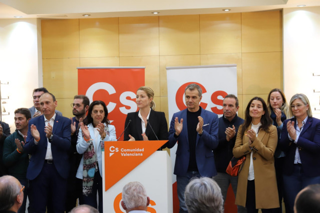 María Muñoz interviene ante los militantes en el 10N