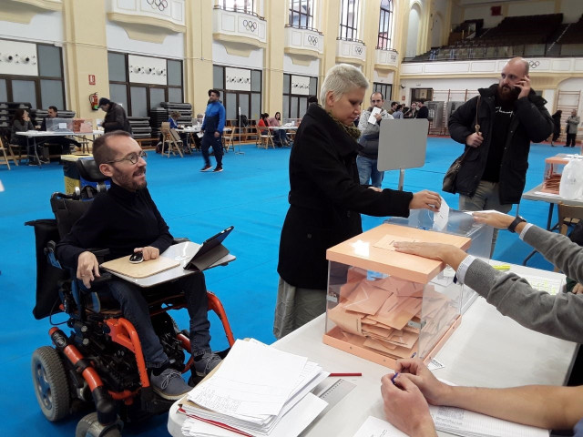 Echenique acude a las urnas el 10N