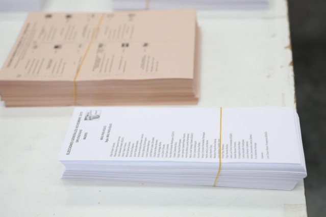 Papeletas de los candidatos al Congreso y  al Senado,para las elecciones generales del 10N.