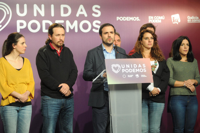 El coordinador federal de IU, Alberto Garzón, se dirige a los medios.