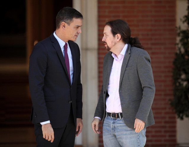 El presidente del Gobierno, Pedro Sánchez y el líder de Podemos, Pablo Iglesias, momentos antes de su reunión en La Moncloa, para analizar la situación en Cataluña tras la sentencia del juicio del 'procés', en Madrid 8España), a 16 de octubre de 2019.