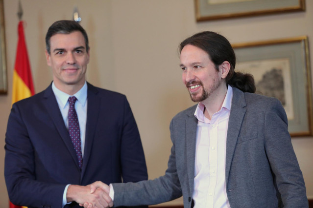 El presidente del Gobierno en funciones, Pedro Sánchez y el líder de Podemos, Pablo Iglesias