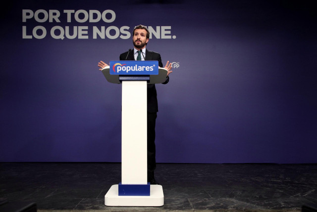 El presidente del PP, Pablo Casado, en rueda de prensa tras finalizar la reunión del Comité Ejecutivo Nacional del Partido Popular y conocerse la firma del preacurdo entre el PSOE y Unidas Podemos después de las elecciones generales del 10N, en Madrid (Es