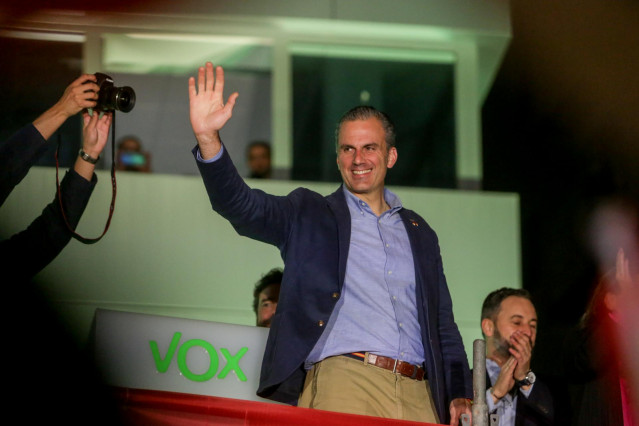 El número dos de Vox al Congreso por Madrid, Javier Ortega Smith celebra los buenos resultados obtenidos en las elecciones, en la sede de Vox en Madrid (España), donde el partido sigue los resultados del escrutinio, a 10 de noviembre de 2019.