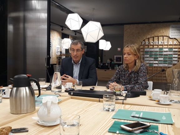 El diputado general de Gipuzkoa, Markel Olano, y la portavoz foral, Eider Mendoza