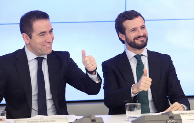 El secretario general del PP, Teodoro García Egea y el presidente del Partido Popular, Pablo Casado, momentos antes de empezar la reunión del Comité Ejecutivo Nacional del partido, tras las elecciones generales del 10N, en Madrid (España) a 12 de noviembr