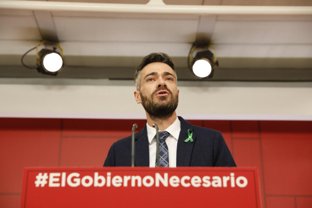 El portavoz adjunto del Grupo Socialista, Felipe Sicilia, en declaraciones a medios de comunicación.