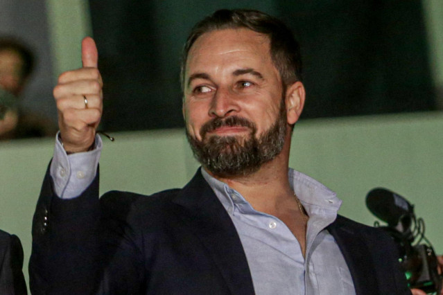El candidato de Vox a la Presidencia del Gobierno y presidente del partido, Santiago Abascal celebran los buenos resultados obtenidos en las elecciones, en la sede de Vox en Madrid (España), donde el partido sigue los resultados del escrutinio, a 10 de no