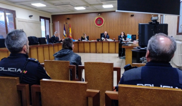 Juicio a un hombre por prender fuego un edificio de Palma en octubre de 2018.