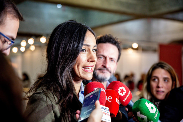 La vicealcaldesa de Madrid, Begoña Villacís, atiende a los medios en la inauguración del Rastrillo Nuevo Futuro en Madrid (España) a sábado 16 de noviembre