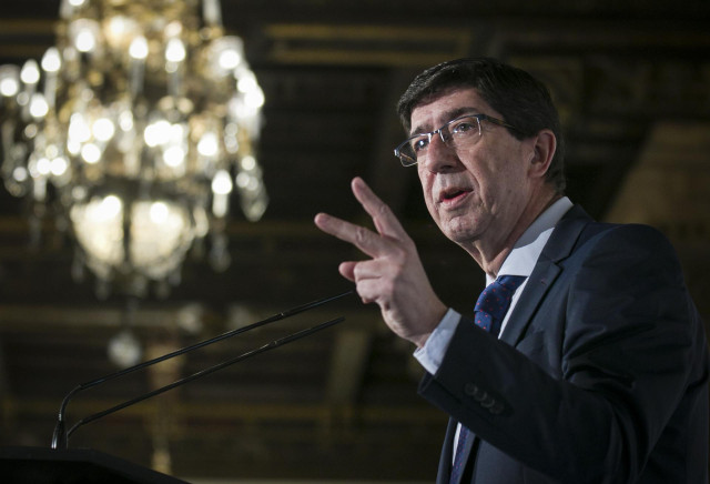 El vicepresidente de la Junta y consejero de Turismo, Regeneración, Justicia y Administración Local, Juan Marín, interviene en un desayuno-coloquio en el Hotel Alfonso XIII. En Sevilla, a 18 de noviembre de 2019.