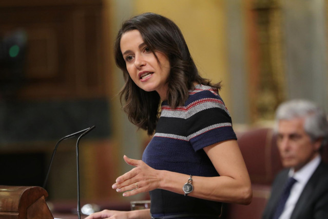 La portavoz de Ciudadanos en el Congreso, Inés Arrimadas, en la tribuna de la Cámara.