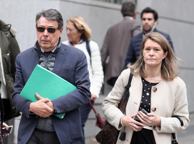 El expresidente madrileño Ignacio González sale de la Audiencia Nacional tras testificar el primero en relación a la presunta financiación ilegal del PP en el caso Púnica, en Madrid (España), a 17 de octubre de 2019.
