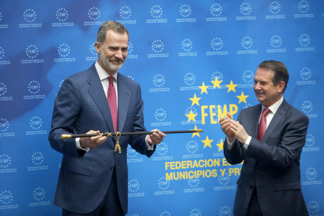 El Rey Felipe VI recibió la Llave de Oro del Municipalismo por el 40 aniversario de las primeras elecciones democráticas, de manos de Abel Caballero.