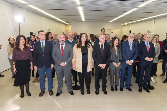 El Lehendakari inaugura la exposición 'Vivir sin miedo/vivir sin memoria' de la AVT en Bilbao