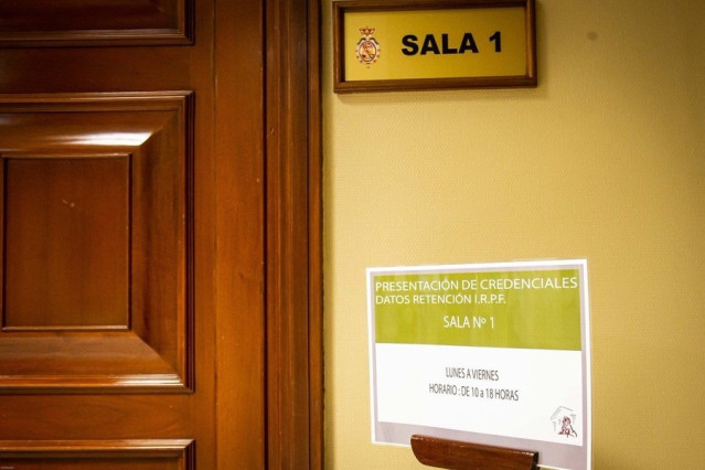 Señal indicativa para que los diputados entreguen sus credenciales