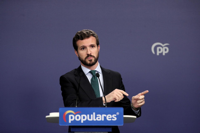 El presidente del PP, Pablo Casado, en rueda de prensa tras finalizar la reunión del Comité Ejecutivo Nacional del Partido Popular y conocerse la firma del preacurdo entre el PSOE y Unidas Podemos después de las elecciones generales del 10N, en Madrid (Es