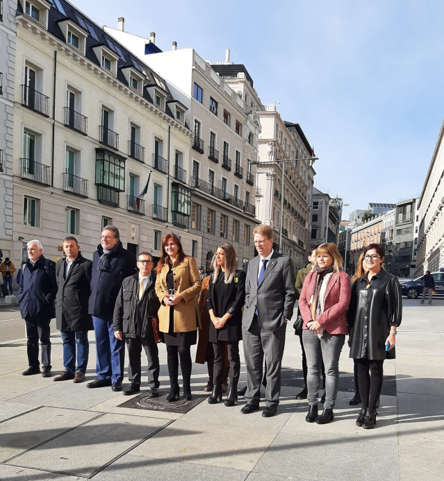Laura Borràs, Ferran Bel, Jaume Alonso Cuevillas, Marta Pascal, Josep Cleríes y los demás diputados y senadores de Junts