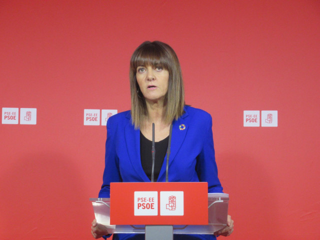 La secretaria general del PSE-EE, Idoia Mendia, en una rueda de prensa celebrada en Bilbao.