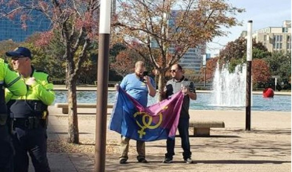 Marcha del orgullo hetero en EEUU, con solo dos participantes