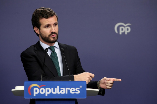 El presidente del PP, Pablo Casado, en rueda de prensa tras finalizar la reunión del Comité Ejecutivo Nacional del Partido Popular y conocerse la firma del preacurdo entre el PSOE y Unidas Podemos después de las elecciones generales del 10N, en Madrid (Es