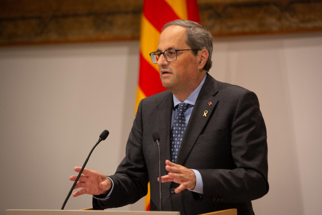 El presidente de la Generalitat Quim Torra dirigiéndose a los firmantes de la declaración conjunta sobre la situación política en Barcelona (Cataluña), a 25 de octubre de 2019 (archivo)