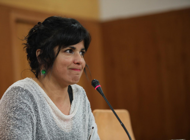 La presidenta del grupo parlamentario Adelante Andalucía, Teresa Rodríguez, en rueda de prensa.