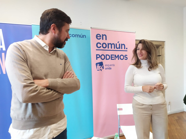 Los diputados electos de En Común, Yolanda Díaz y Antón Gómez-Reino, en una rueda de prensa tras las elecciones del 10 de noviembre