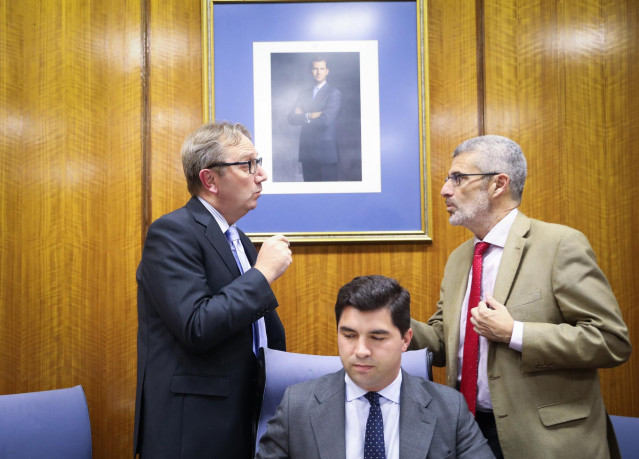 El exconsejero de Empleo Manuel Recio antes de intervenir en la comisión de investigación sobre la Faffe