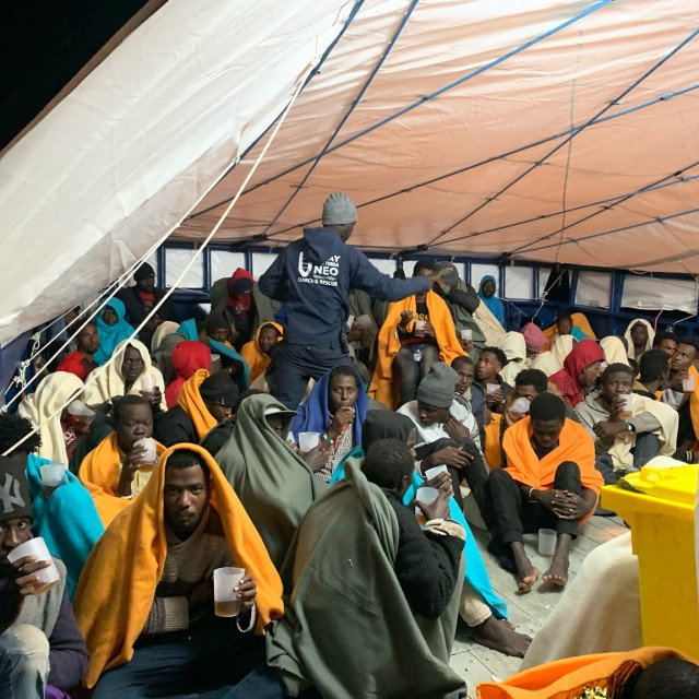 Inmigrantes rescatados a bordo del Aita Mari.