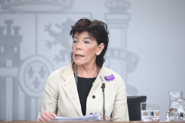 La ministra Portavoz, y de Educación y Formación Profesional en funciones, Isabel Celaá, en rueda de prensa tras el Consejo de Ministros en Moncloa, en Madrid (España), a 22 de noviembre de 2019.