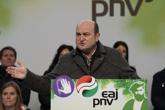 El presidente del PNV, Andoni Ortuzar, hablando durante un acto político del EAJ-PNV con motivo del 116 aniversario del fallecimiento de Sabino Arana  en Sukarrieta (Vizcaya) a 24 de noviembre de 2019