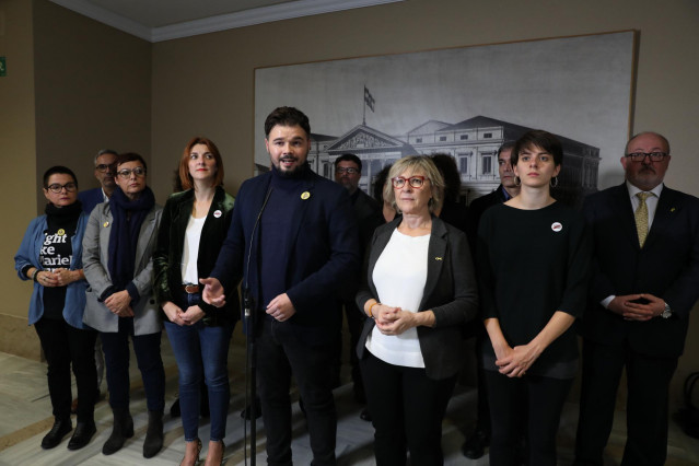 EL portavoz de ERC en el Congreso, Gabriel Rufián, comparece en rueda de prensa junto a sus compañeros