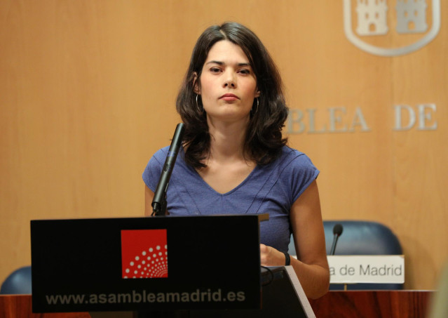 La portavoz de Unidas Podemos en la Asamblea de Madrid, Isa Serra, en rueda de prensa.