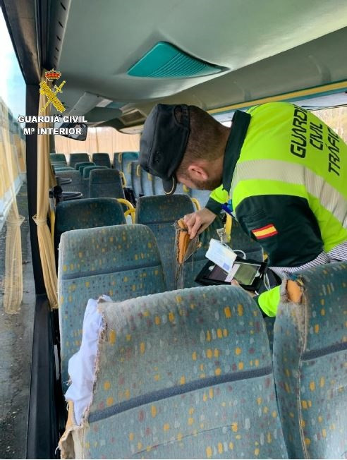 Detectada una empresa de autobuses que operaba desde A Coruña sin las correspondientes autorizaciones.