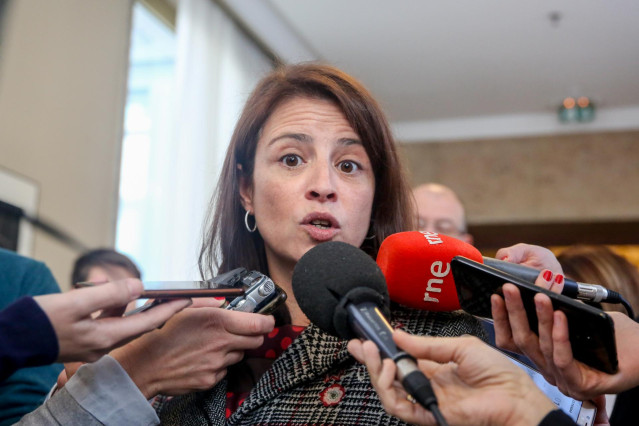 La portavoz del Grupo Socialista en el Congreso de los Diputados,Adriana Lastra,  haciendo declaraciones