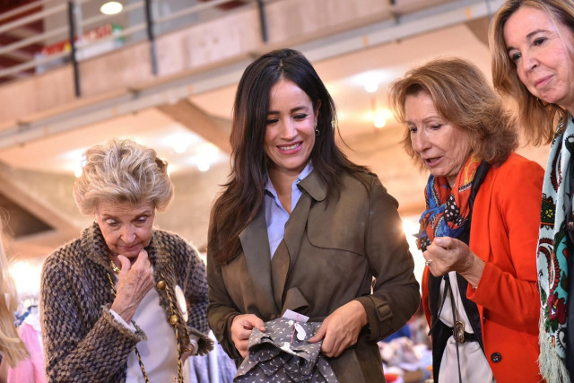La vicealcaldesa de Madrid, Begoña Villacís, visita el evento Rastrillo Nuevo Futuro que se celebra en el Palacio de Cristal del recinto ferial de la Casa de Campo.
