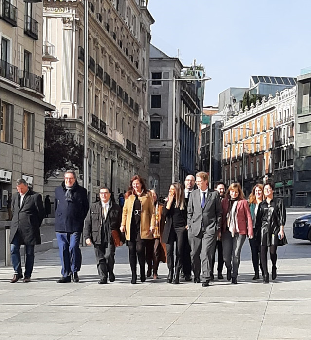 Laura Borràs, Ferran Bel, Jaume Alonso Cuevillas, Marta Pascal, Josep Cleríes y los demás diputados y senadores de Junts