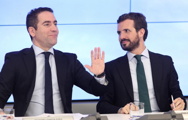 El secretario general del PP, Teodoro García Egea y el presidente del Partido Popular, Pablo Casado, momentos antes de empezar la reunión del Comité Ejecutivo Nacional del partido, tras las elecciones generales del 10N, en Madrid (España) a 12 de noviembr