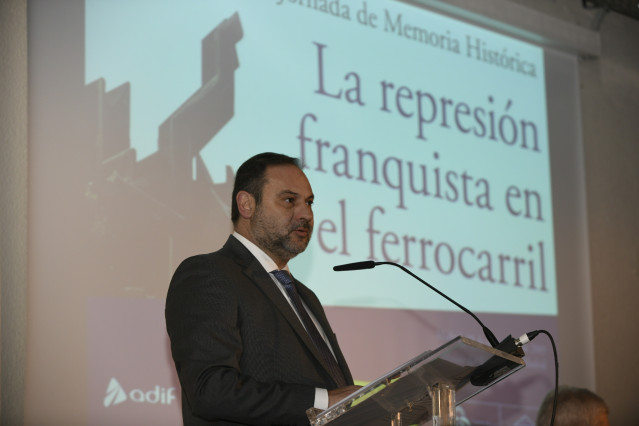 El ministro de Fomento en funciones, José Luis Ábalos durante su intervención en la inauguración de la Jornada sobre memoria histórica 'La represión franquista en el ferrocarril' en el Museo del Ferrocarril, en Madrid (España), a 28 de noviembre de 2019.