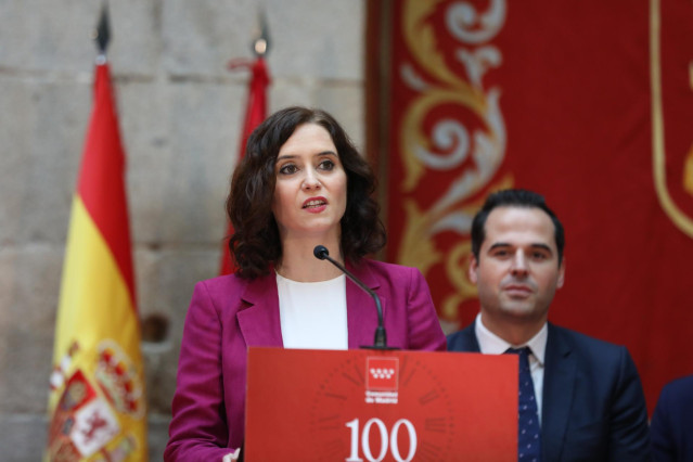 La presidenta de la Comunidad de Madrid, Isabel Díaz Ayuso acompañada por el vicepresidente, Ignacio Aguado