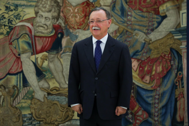 Imagen de archivo del presidente de la Ciudad Autónoma de Ceuta, Juan Jesús Vivas Lara. espera a ser atendido por el Rey Felipe VI en el Palacio de la Zarzuela.