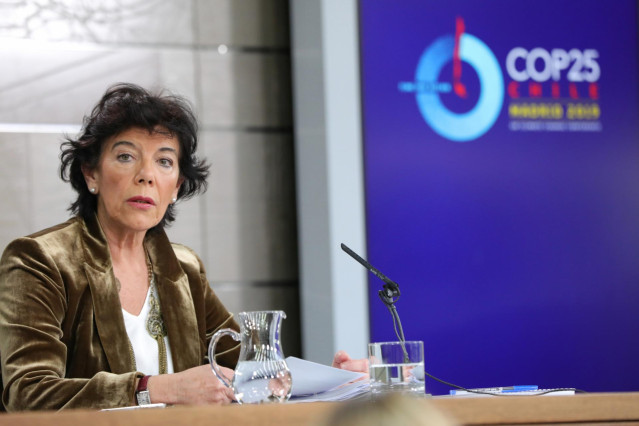 La ministra Portavoz, y de Educación y Formación Profesional en funciones, Isabel Celaá, comparece ante los medios de comunicación, tras la reunión del Consejo de Ministros en Moncloa, en Madrid (España), a 29 de noviembre de 2019.