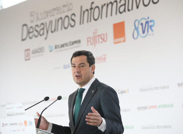 El presidente de la Junta, Juanma Moreno (PP), durante su intervención en los Desayunos de Europa Press Andalucía