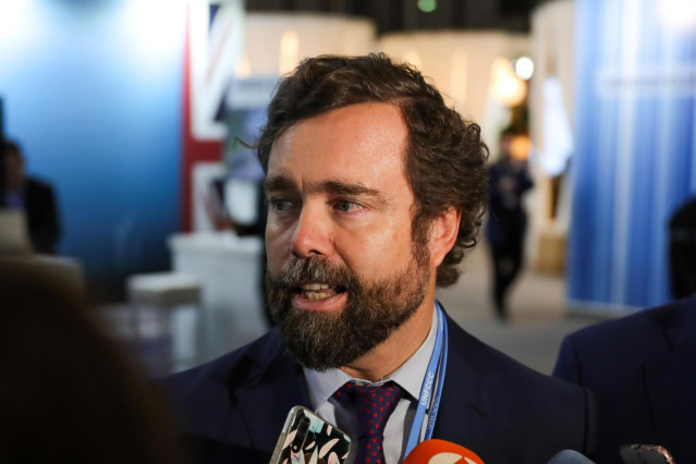 El portavoz de Vox en el Congreso de los Diputados, Iván Espinosa de los Monteros, atiende a los medios de comunicación a su llegada a la Conferencia de Naciones Unidas sobre el Cambio Climático (COP25)