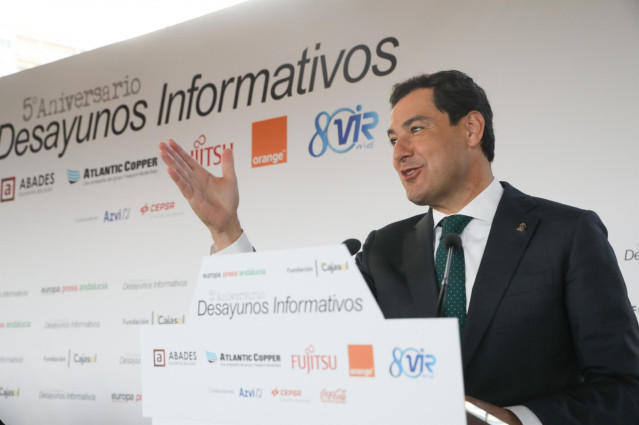 El presidente de la Junta de Andalucía, Juanma Moreno, durante su intervención en los Desayunos de Europa Press Andalucía