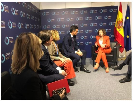 El presidente del Gobierno en funciones, Pedro Sánchez, con la presidenta de la Cámara de Representantes de Estados Unidos, Nancy Pelosi