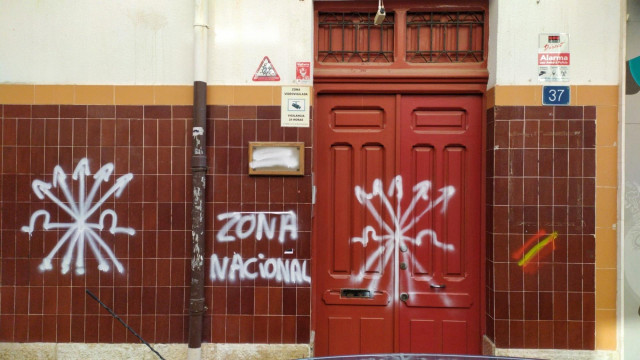 Las pintadas realizadas en la Sede Esquerra Unida del País Valencià.