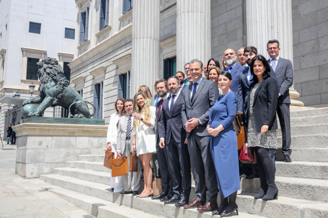 Los diputados de Vox ante el Congreso