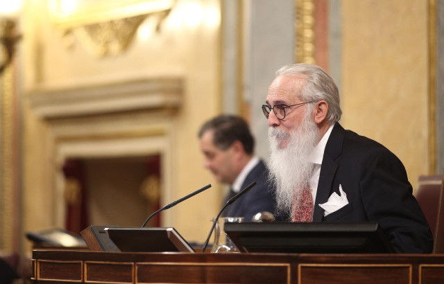 El diputado socialista y  presidente de la Mesa de Edad del Congreso,  Agustín Javier Zamarrón, durante la sesión de constitución de las Cortes para la XIV Legislatura en el Congreso de los Diputados, Madrid (España), a 3 de diciembre de 2019.